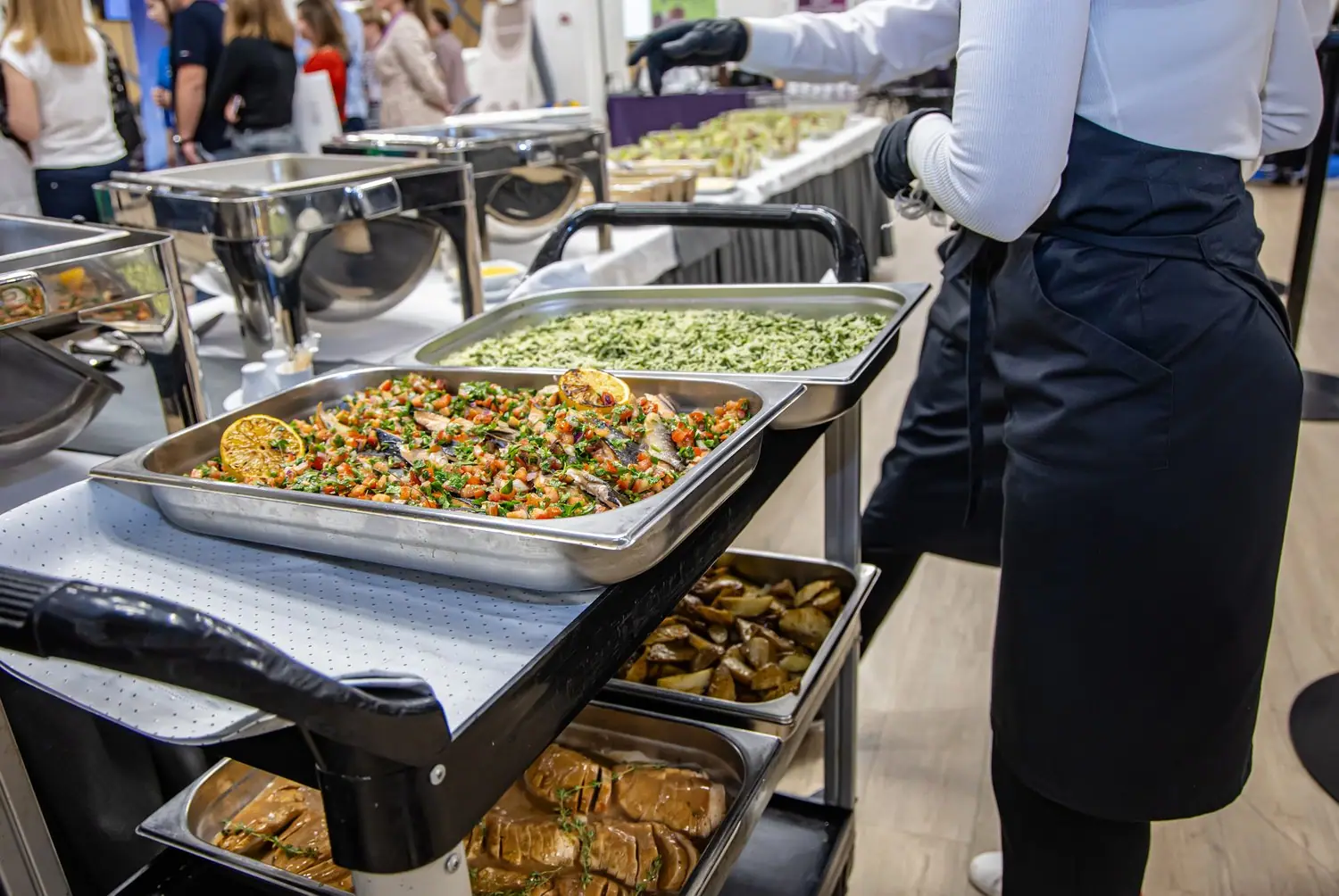 Jak wybrać catering na firmowe wydarzenie